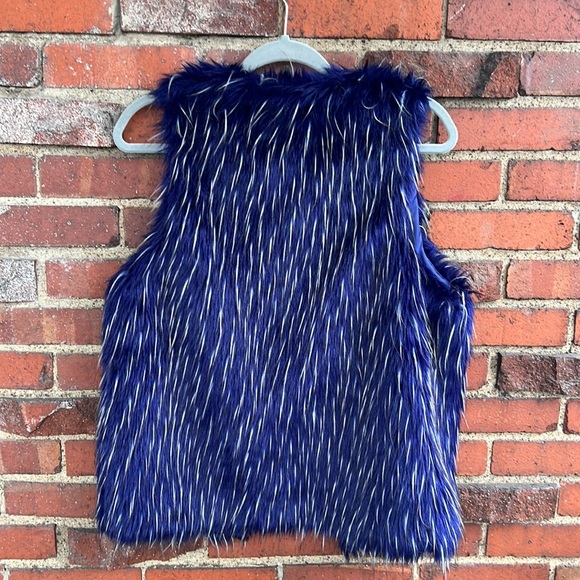 Lapis Faux Fur Vest With Crossbody bag GWP - Picture 6 of 8